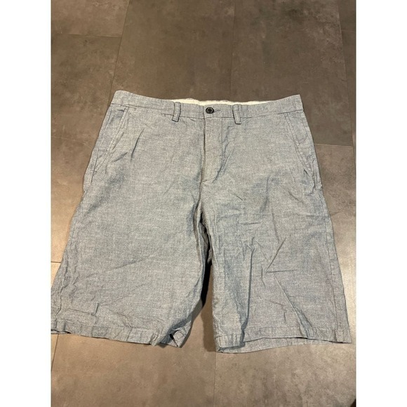 Old Navy Ultimate Slim Chambray Shorts Casual Summer Wear Size 36 - Picture 1 of 4